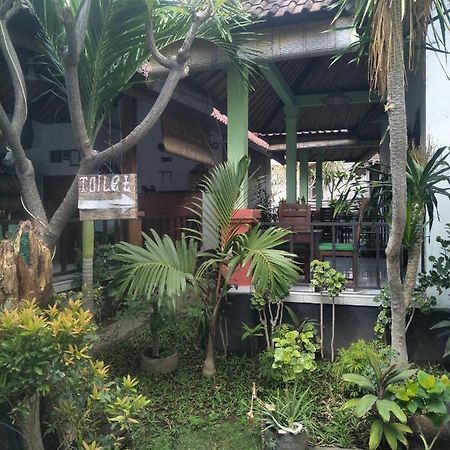 Beten Enjung Home Stay&Waroeng Amed Eksteriør billede